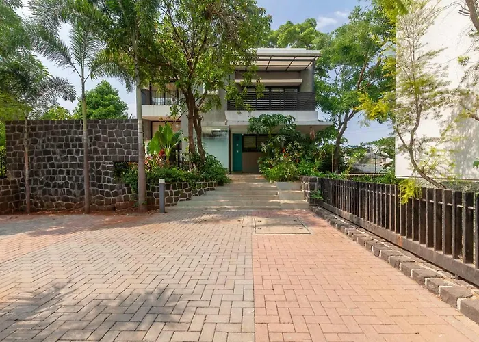 Villa Foresta By Stayvista With Modern Decor, Swimming Pool & Expansive Lawn For A Perfect Escape Lonavala